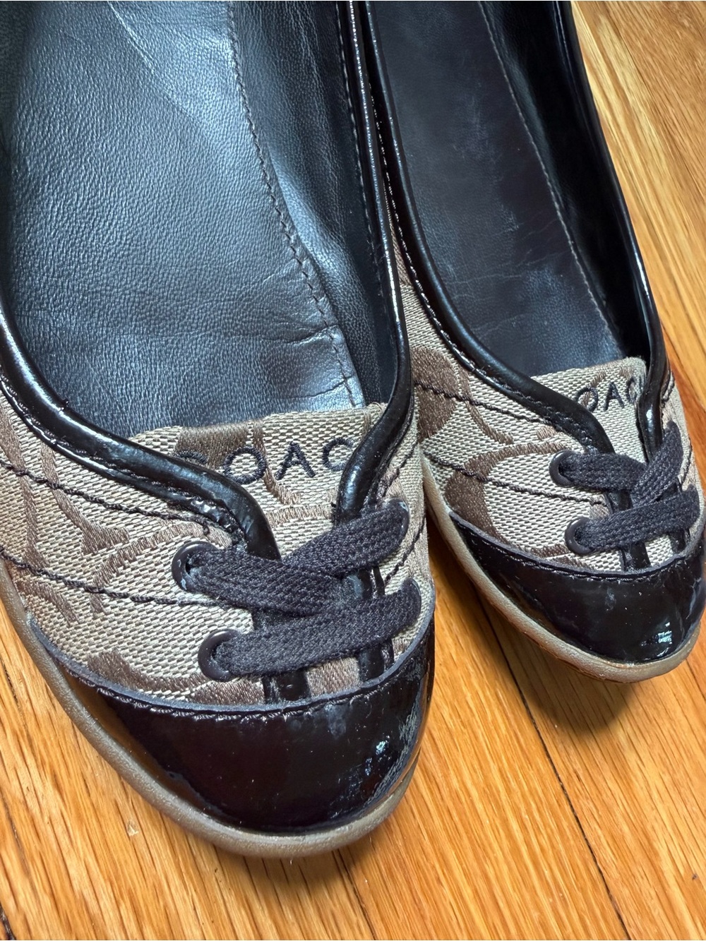 Coach Dannie Beige Signature Canvas Brown Patent Trim Ballet Flats Women’s 7.5 - Picture 13 of 15